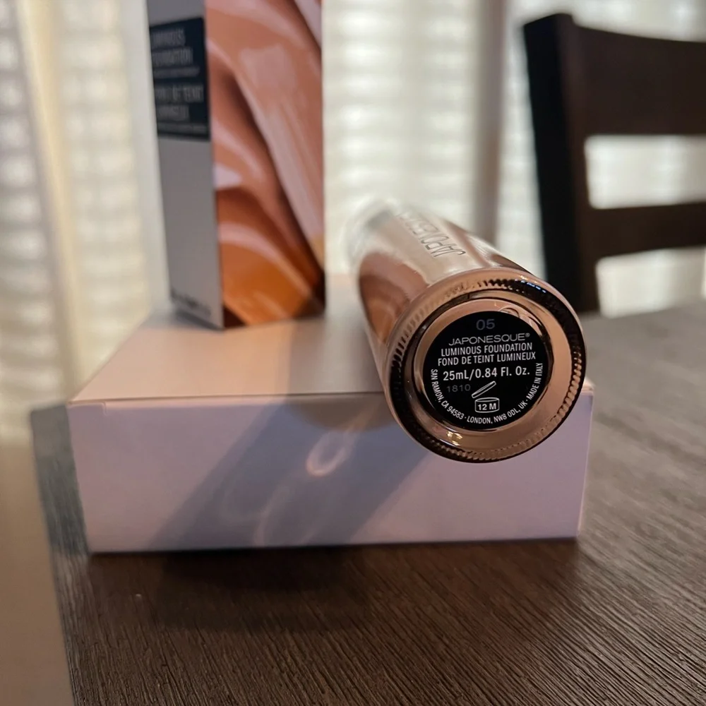 Japonesque Luminous Foundation Flawless Liquid Makeup Shade 05 Full size